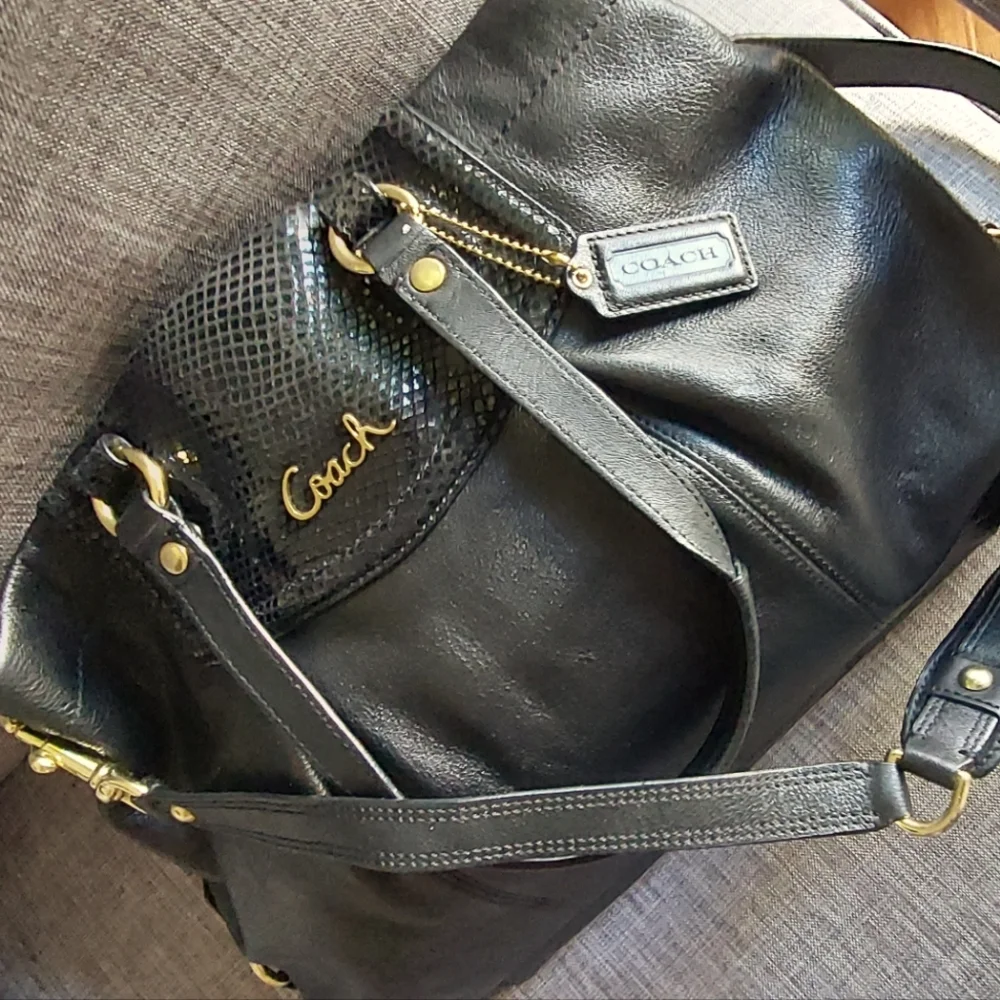 Coach black leather handbag - iikd.in